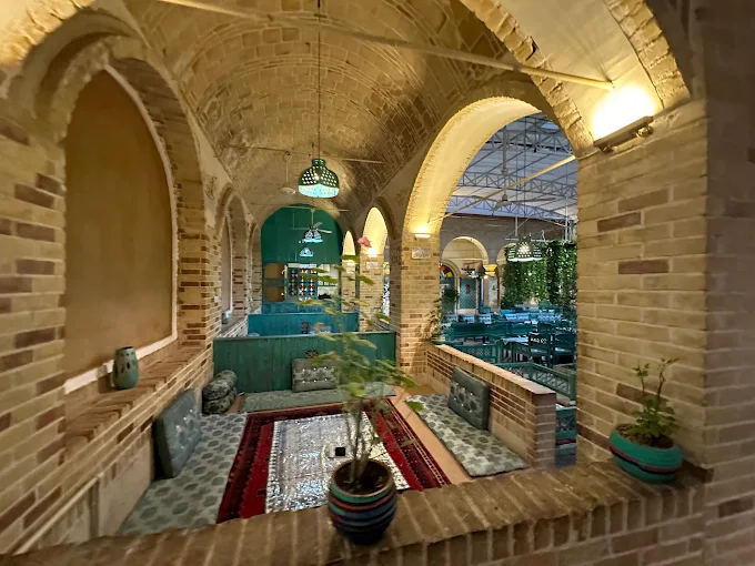 رستوران کیخسرو کرمان از محبوب ترین رستوران های کرمان