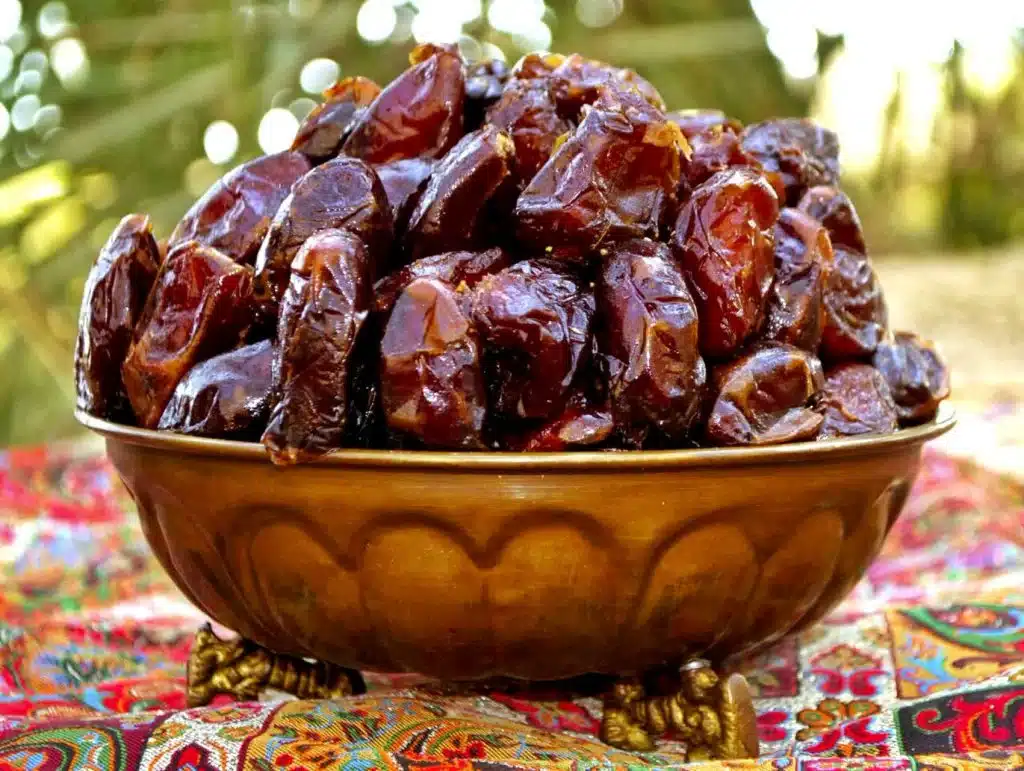 خرما در تهیه کلمپه کرمان