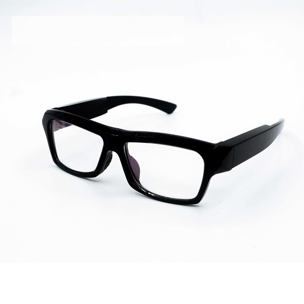 عینک کارمانیا یکی از فروشگاه‌های خوب و در زمینه فروش عینک‌های طبی و آفتابی می‌کند