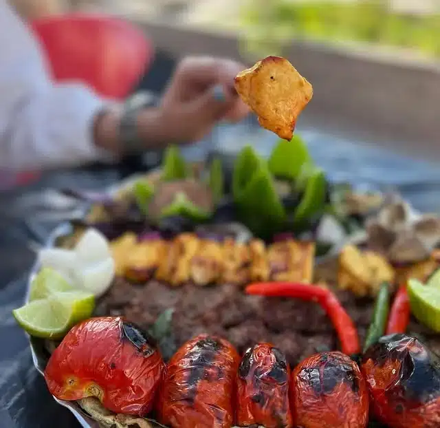 غذای سنتی رستوران مکث کرمان در چهارراه امام جمعه